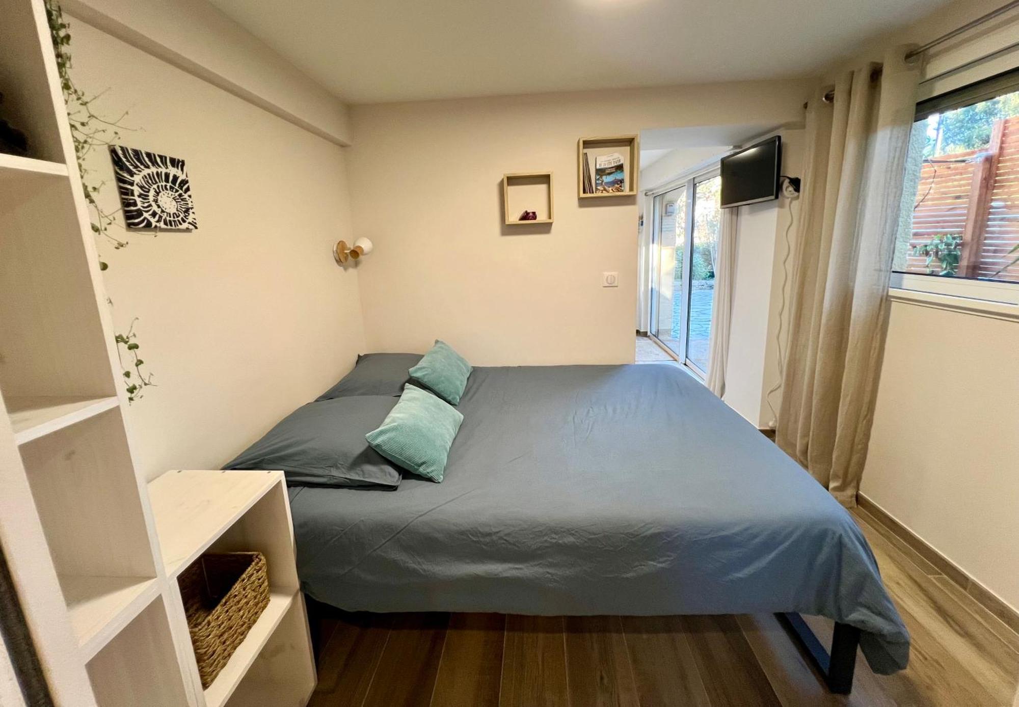 Studio With Private Car Park And Air Con Валбон Екстериор снимка