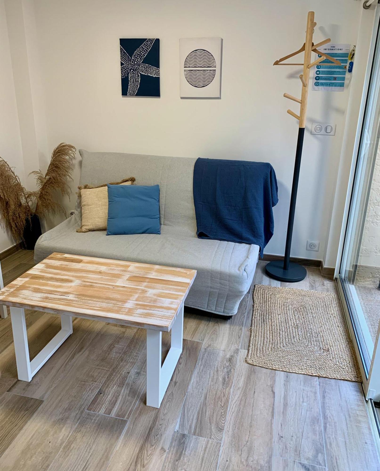 Studio With Private Car Park And Air Con Валбон Екстериор снимка