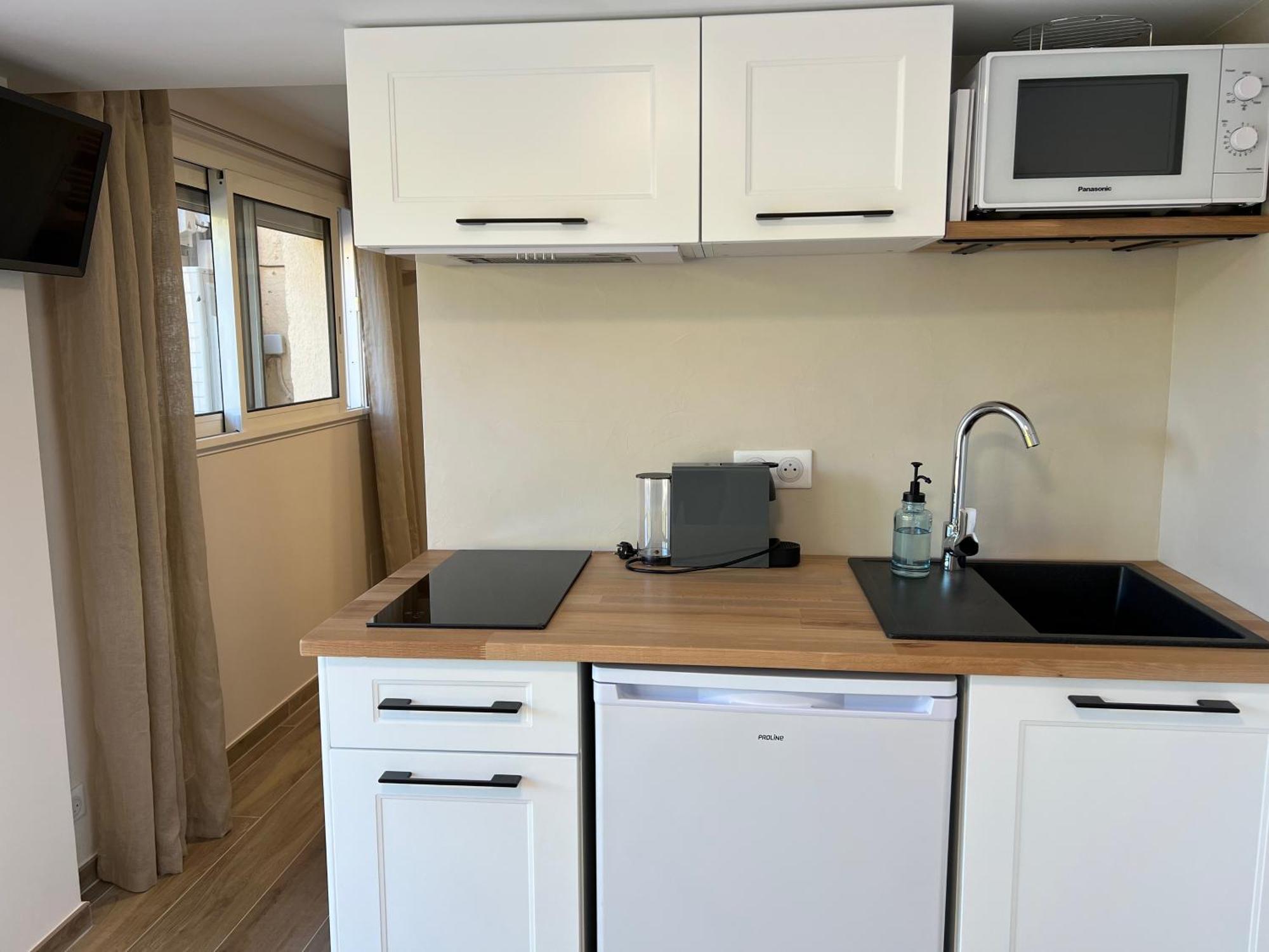 Studio With Private Car Park And Air Con Валбон Екстериор снимка